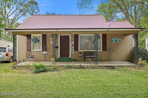 322 W Adams Ave, Greenwood, MS 38930