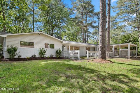 4421 Audubon Park Dr, Jackson, MS 39211