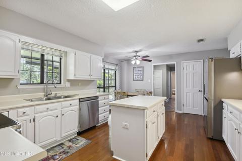 7604 Fairway Dr, Diamondhead, MS 39525 photo 8
