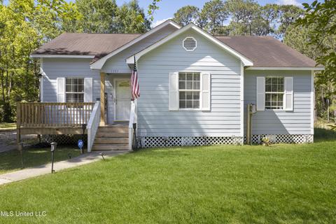 1337 Gum St, Ocean Springs, MS 39564