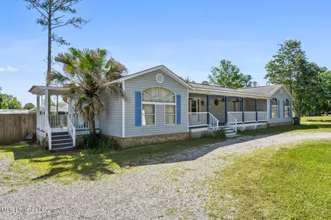 2004 Ladner St, Waveland, MS 39576