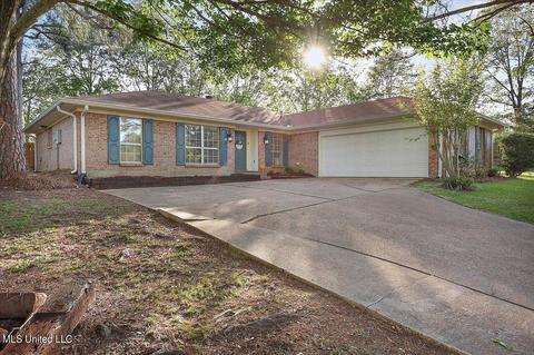 200 Hampton St, Clinton, MS 39056 photo 2