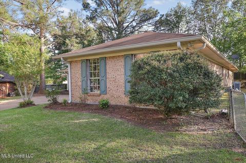 200 Hampton St, Clinton, MS 39056 photo 4