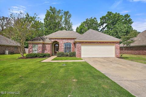 609 Oak Park Cir, Pearl, MS 39208