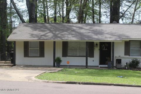 1047 Cherry Stone Circle Cir, Clinton, MS 39056 photo 3