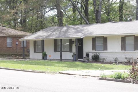 1047 Cherry Stone Circle Cir, Clinton, MS 39056 photo 4