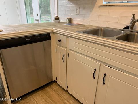 1047 Cherry Stone Circle Cir, Clinton, MS 39056 photo 13
