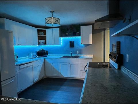 7401 Old Stage Rd, Moss Point, MS 39563 photo 4