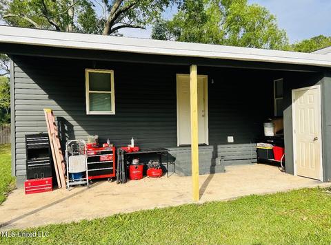 7401 Old Stage Rd, Moss Point, MS 39563 photo 2