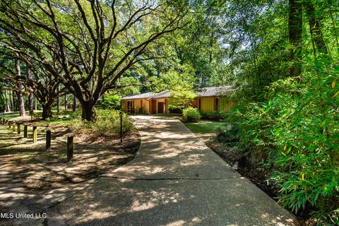 4218 E Ridge Dr, Jackson, MS 39211 photo 2