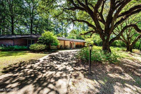 4218 E Ridge Dr, Jackson, MS 39211