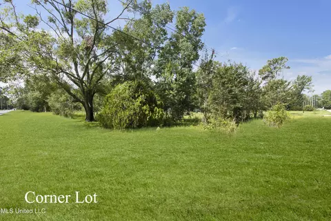 149 Canal St, Gulfport, MS 39507