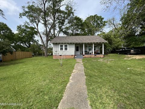 422 3rd St, Mccomb, MS 39648