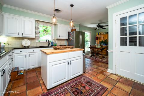 223 Chippewa Cir, Jackson, MS 39211 photo 11