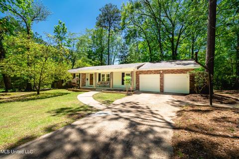223 Chippewa Cir, Jackson, MS 39211 photo 1