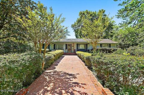 3824 Montrose Cir, Jackson, MS 39216 photo 1