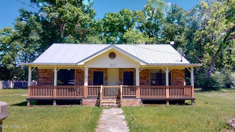 1802 Texas St, Leakesville, MS 39451