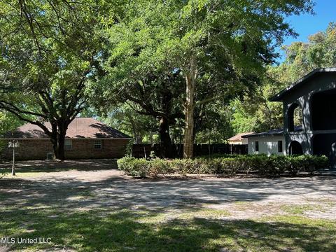 757 Highland Dr, Biloxi, MS 39532
