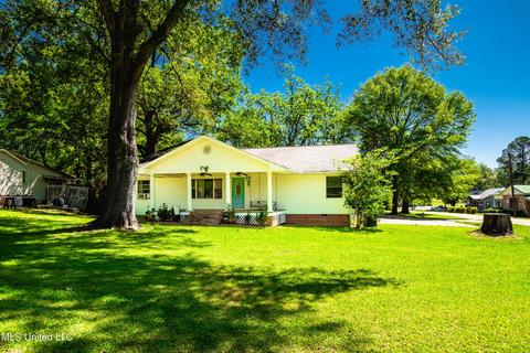 150 2nd St, Flora, MS 39071