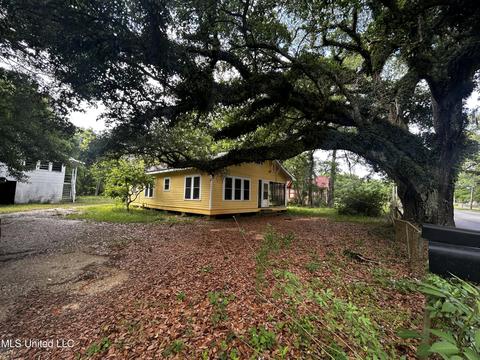 5024 Elder St, Moss Point, MS 39563