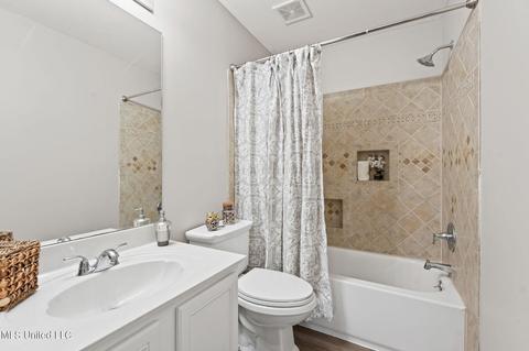 9026 Hickory Dr, Olive Branch, MS 38654 photo 10