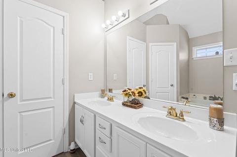 9026 Hickory Dr, Olive Branch, MS 38654 photo 7