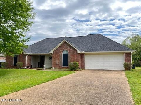 210 Shadow Creek Dr, Florence, MS 39073 photo 1