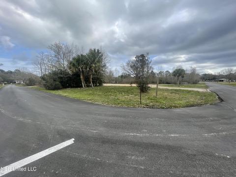 9905 Echo Glen Dr, Moss Point, MS 39562 photo 4