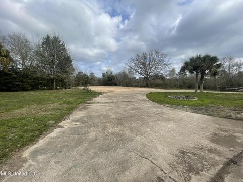 9905 Echo Glen Dr, Moss Point, MS 39562 photo 2