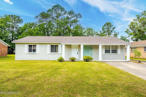 4207 Karen St, Moss Point, MS 39563