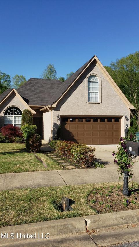 910 Galyon Dr, Southaven, MS 38671