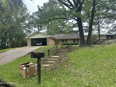 102 Red Oak Cv, Clinton, MS 39056