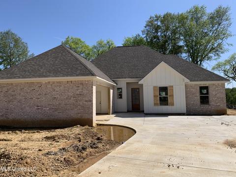 186 Catherine, Clinton, MS 39056