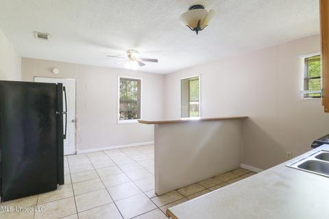 5012 Meridian St, Moss Point, MS 39563 photo 6