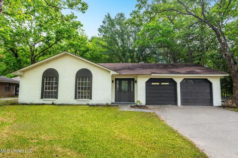 2404 Westgate Pkwy, Gautier, MS 39553