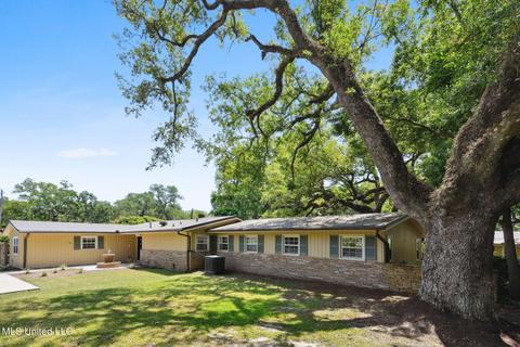 1020 E Second St, Pass Christian, MS 39571 photo 3