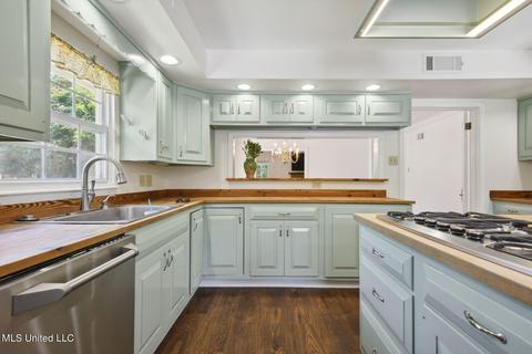 1020 E Second St, Pass Christian, MS 39571 photo 9
