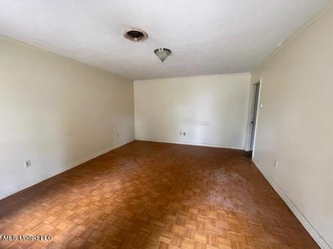 2261 Sloane St, Jackson, MS 39204 photo 2