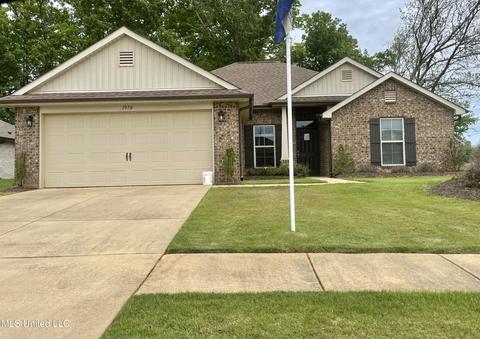 1978 Central Ridge Dr, Southaven, MS 38671