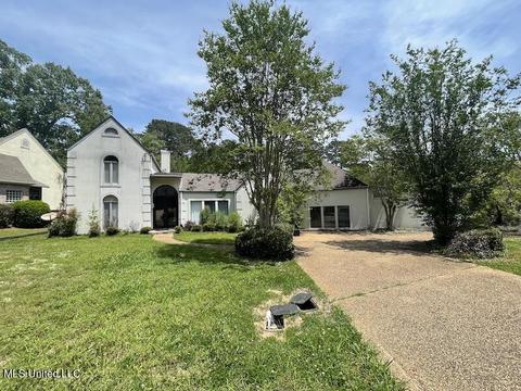12 Highland Meadows Dr, Jackson, MS 39211