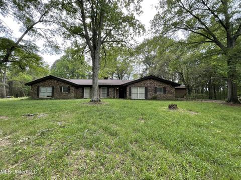 121 Pine Top Dr, Starkville, MS 39759