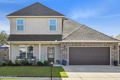 460 Palm Breeze Dr, Ocean Springs, MS 39564