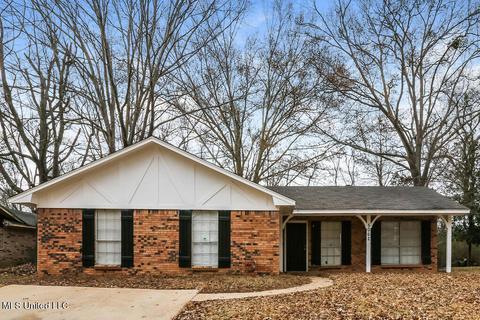 5062 Oak Creek Dr, Jackson, MS 39212