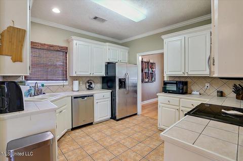 102 Middle Field Dr, Canton, MS 39046 photo 8