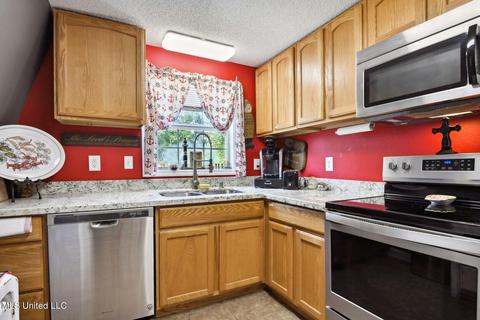 6085 Apache Dr, Kiln, MS 39556 photo 6