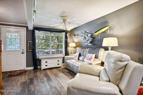 6085 Apache Dr, Kiln, MS 39556 photo 5