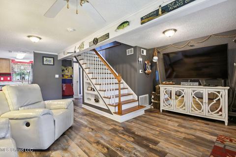 6085 Apache Dr, Kiln, MS 39556 photo 4
