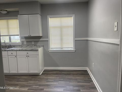 Kitchen - 324 Stillwood Dr, Jackson, MS 39206 photo 2 of 2