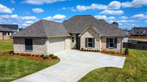 135 Windsor Ct, Clinton, MS 39056