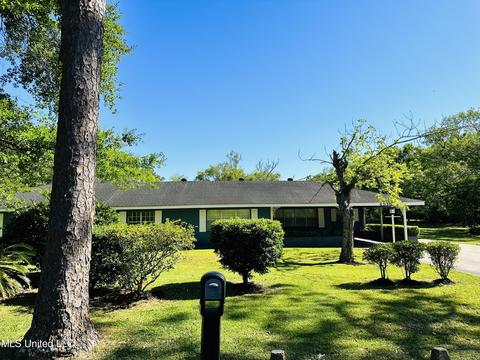 4518 Community Ave, Moss Point, MS 39563